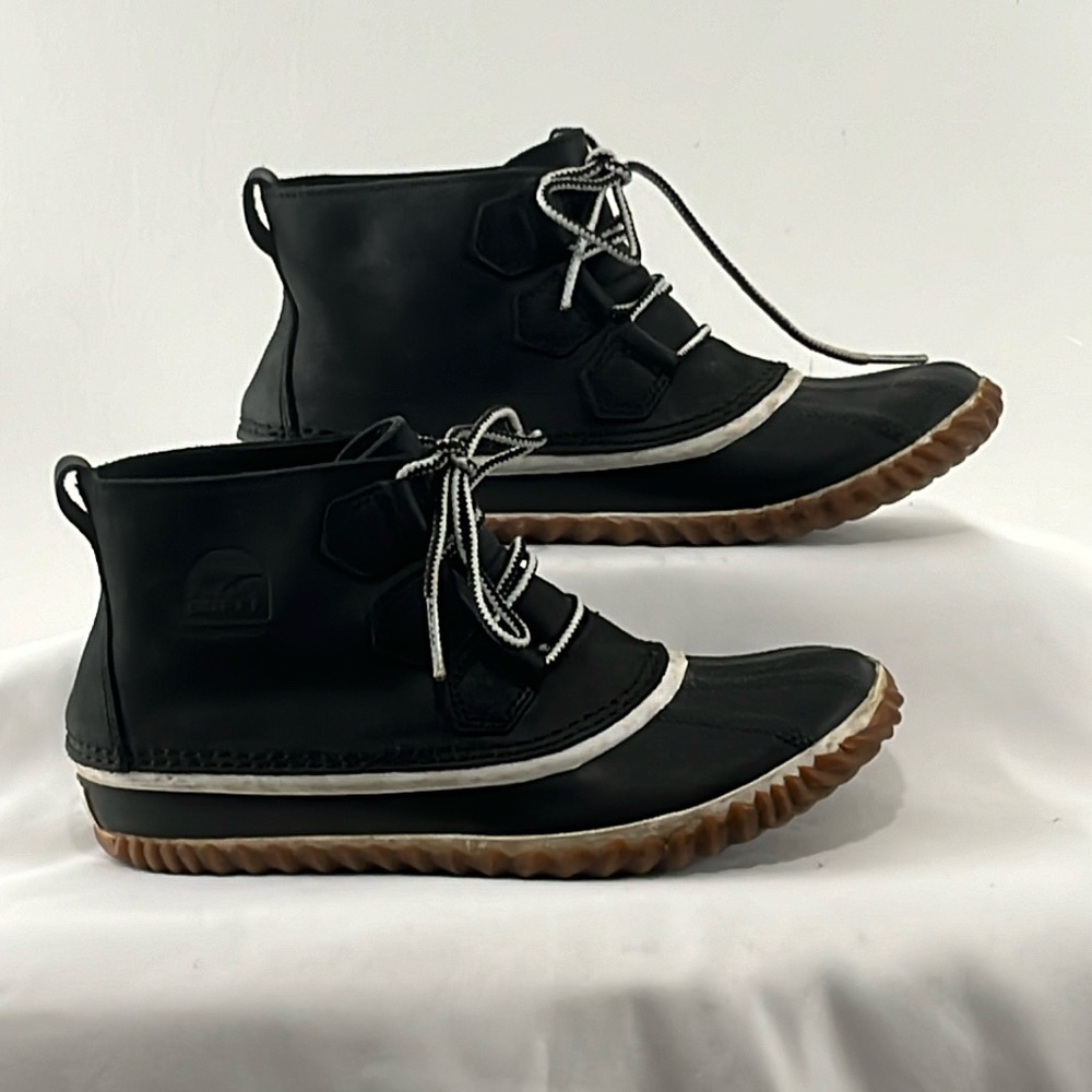 Sorel Black Duck Boots w/ Partial Leather Upper